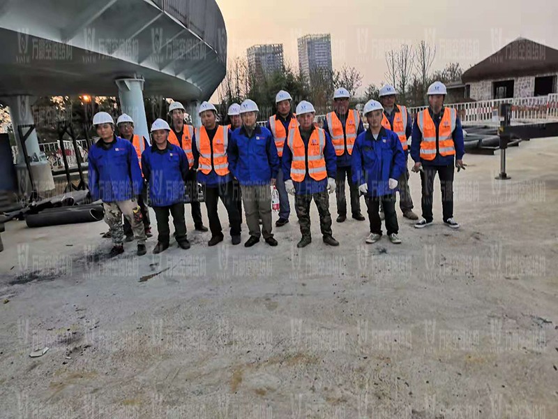 威海經(jīng)貿交流中心工程-大貝殼項目鋼結構施工中