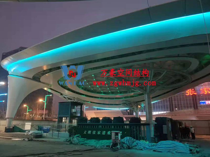 張家港高鐵站前復雜結構“蝴蝶再現”即將圓滿竣工 張家港高鐵站前復雜結構“蝴蝶再現”即將圓滿竣工