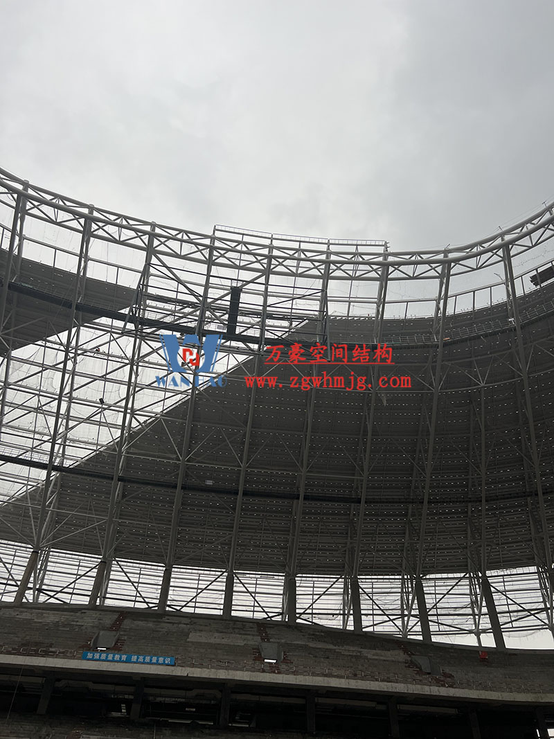 重慶龍興足球場ETFE屋面膜結(jié)構(gòu)工程內(nèi)環(huán)鋼結(jié)構(gòu)全部完成 重慶龍興足球場ETFE屋面膜結(jié)構(gòu)工程內(nèi)環(huán)鋼結(jié)構(gòu)全部完成