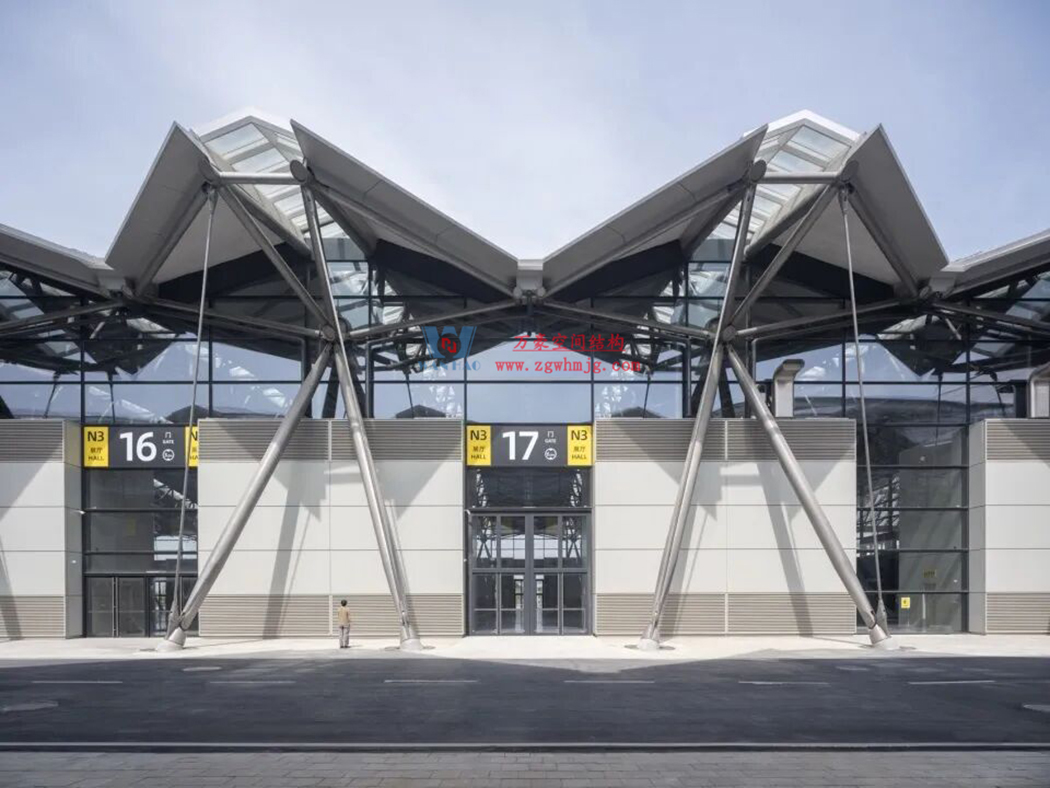 中原會(huì)展二期竣工！浙江萬豪集團(tuán)助力打造城市巨型天幕