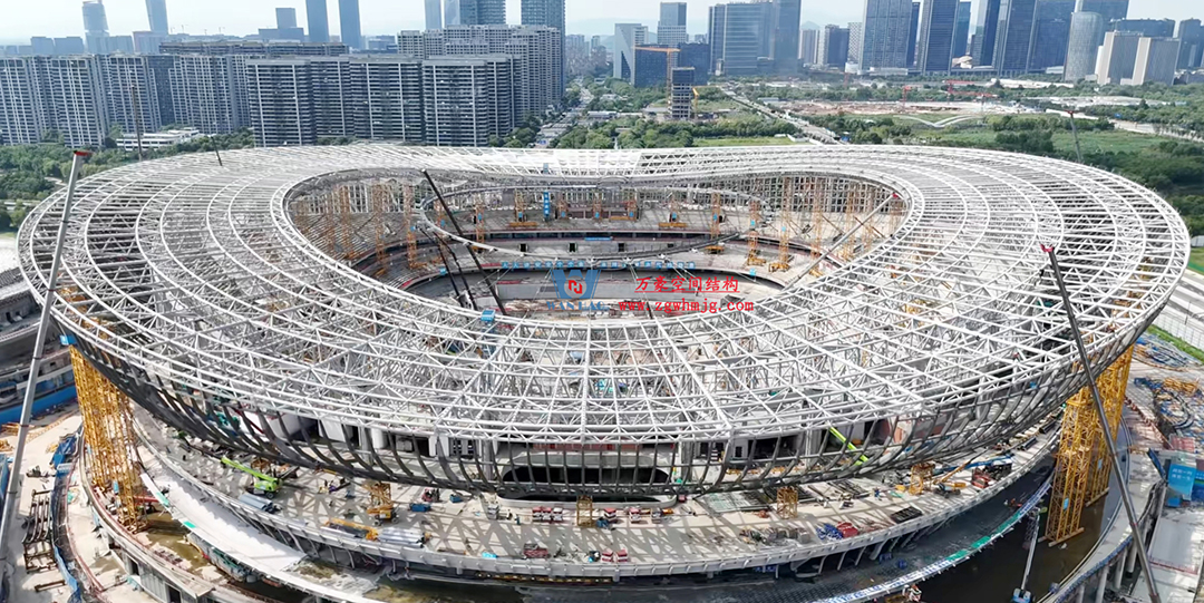 硬核施工提速！余杭國際體育中心足球場“鋼鐵骨架”成型，靜待天幕綻放