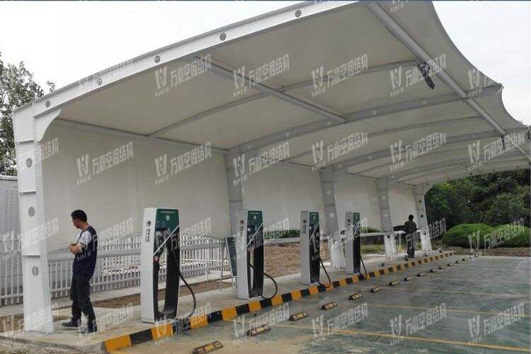 充電樁膜結構車棚有什么特點？為何如此受歡迎？